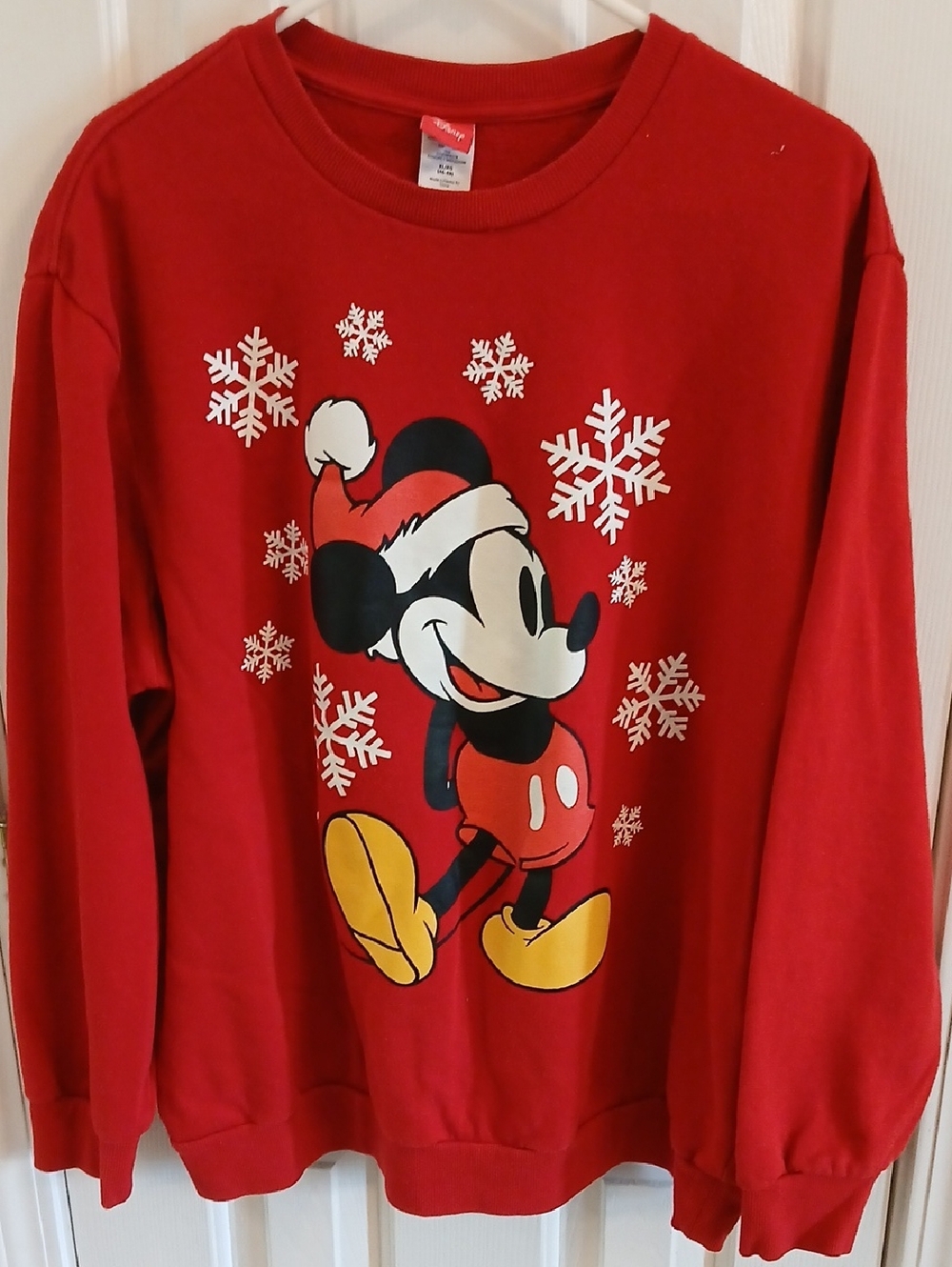 Vintage Disney  Women's, Red Mickey Mouse  Crewneck with Snowflakes, Size XL